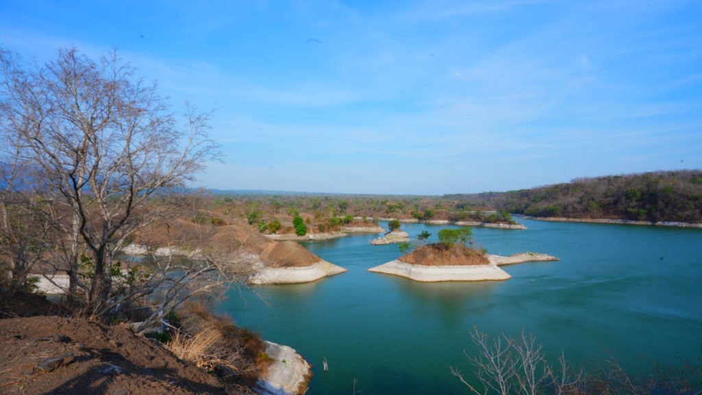 Waduk Bajulmati-Tempat pulau-pulau tidak dikelilingi air asin